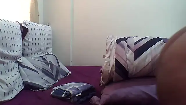 AddictiveAssCurves online show from October 5, 2025, 9:22 am