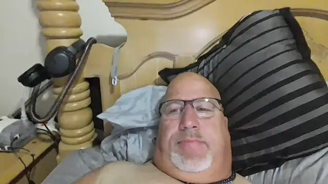 Bigbear0563 online show from September 19, 2025, 3:38 pm