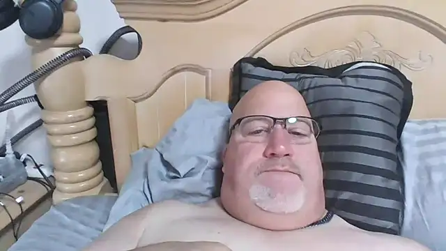 Bigbear0563 online show from November 17, 2025, 5:06 pm