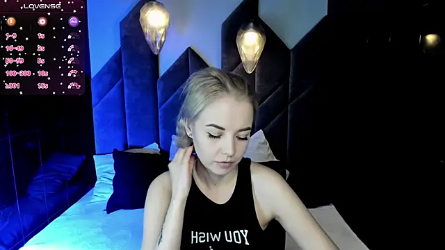 StephanieSweety online show from March 3, 2025, 1:49 am