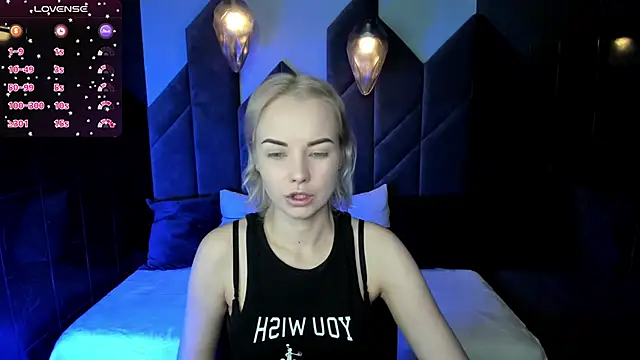 StephanieSweety online show from February 3, 2025, 5:40 am