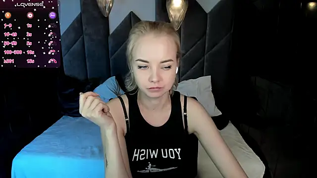 StephanieSweety online show from February 5, 2025, 11:44 am