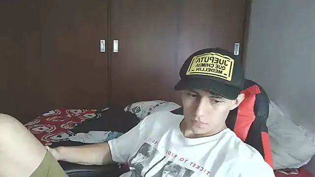 Snapshot of aresholland chatting on November 13, 2025, 8:57 pm aresholland online show from November 13, 2025, 8:57 pm