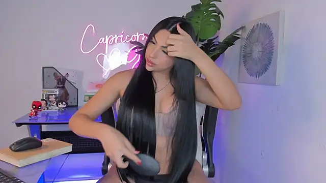 Korina Saenz01 online show from November 24, 2025, 7:14 pm