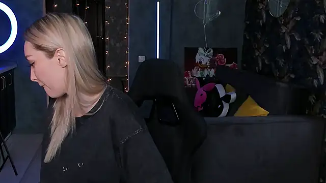 Blckmirrorr online show from October 22, 2025, 4:23 am