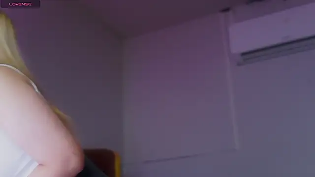 Snapshot of laybunny1 chatting on March 5, 2026, 5:42 pm laybunny1 online show from March 5, 2026, 5:42 pm