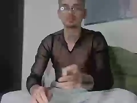 MariusL91908844 online show from February 2, 2026, 5:45 pm