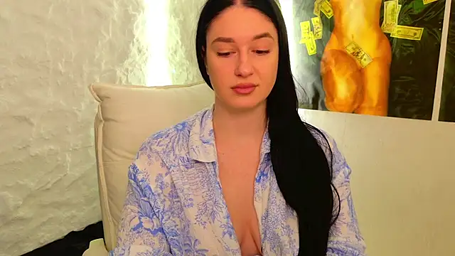 moniqque online show from September 16, 2025, 4:46 am