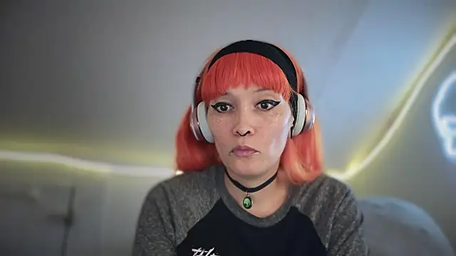 FRRANNKIE online show from October 12, 2025, 2:13 am