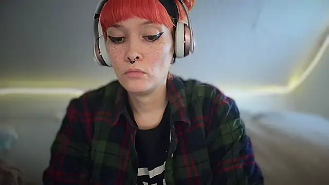 FRRANNKIE online show from October 10, 2025, 2:56 am