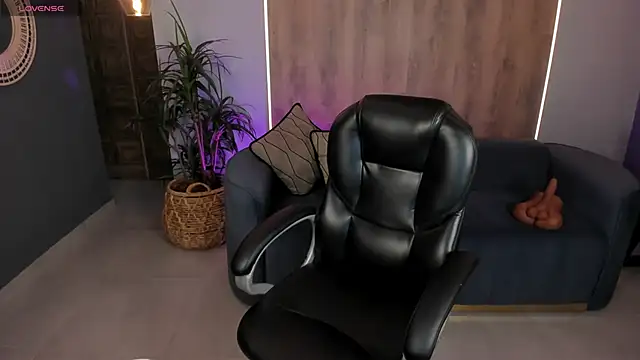 MileyCruz  online show from September 11, 2025, 11:38 pm