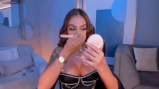 DannaCruz online show from November 4, 2025, 7:17 pm