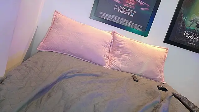 valkiria moore online show from July 14, 2026, 2:05 am