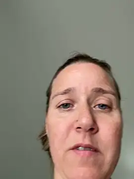 SkyelarSommer online show from September 29, 2025, 1:28 pm