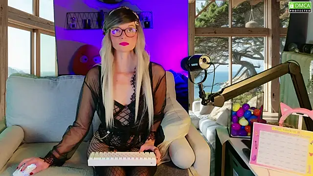 Kittychatte online show from October 4, 2025, 9:44 am