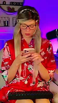 Kittychatte online show from May 5, 2026, 8:12 pm