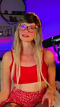 Kittychatte online show from June 18, 2026, 8:03 pm