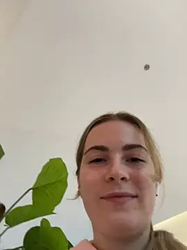 KissMissAngela online show from March 11, 2025, 4:18 pm