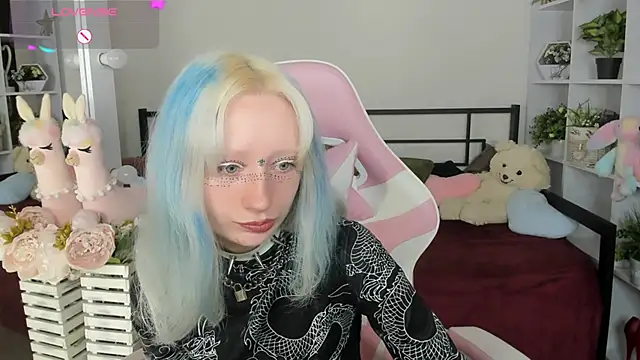Katia Kim online show from April 22, 2026, 5:25 am