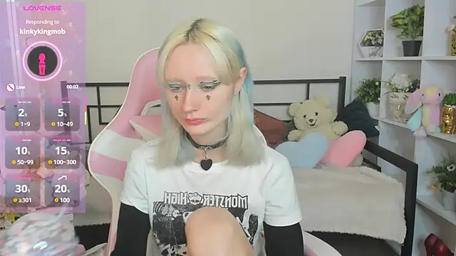 Katia Kim online show from May 7, 2026, 5:33 am