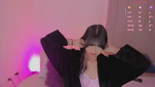 luisah  online show from April 30, 2026, 8:49 pm