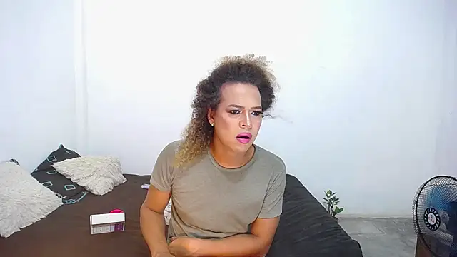 MIA luxce29 online show from October 15, 2025, 3:49 am