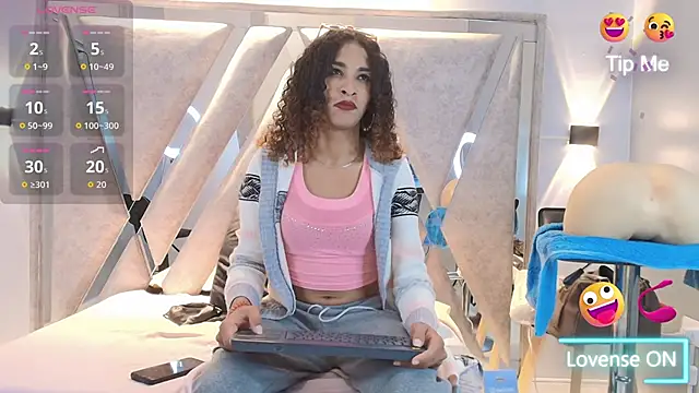 StefanyMiler online show from October 14, 2025, 7:58 pm