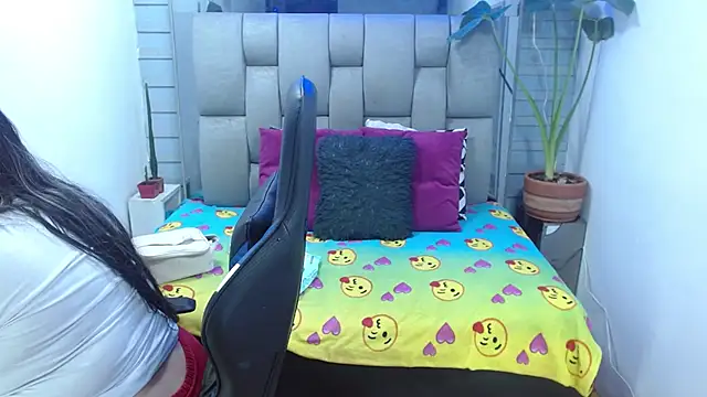 evelin zaens online show from July 11, 2026, 4:02 am