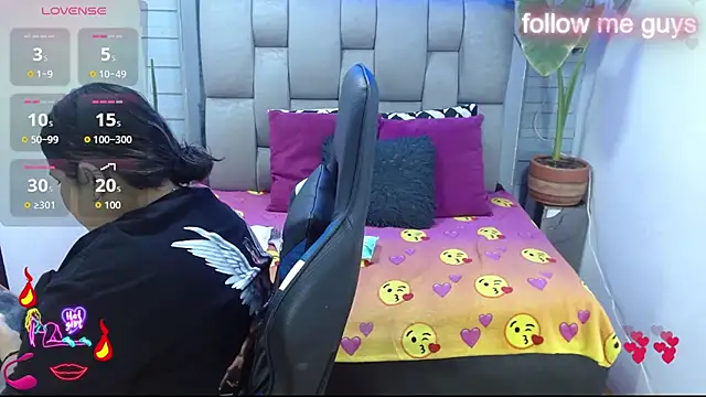 evelin zaens online show from July 25, 2026, 4:20 am