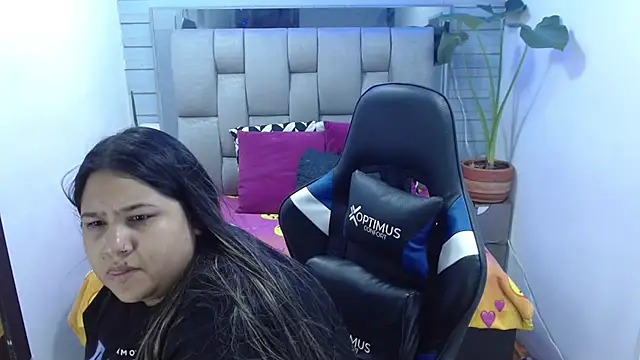evelin zaens online show from July 9, 2026, 3:51 am