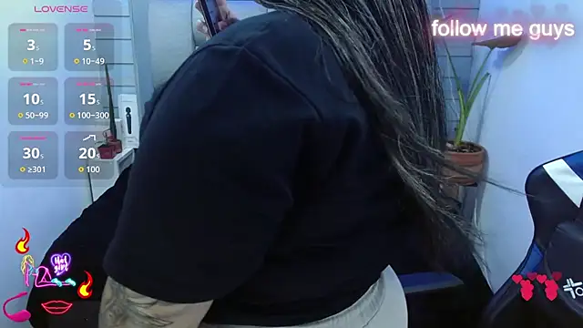 evelin zaens online show from June 14, 2026, 4:46 am