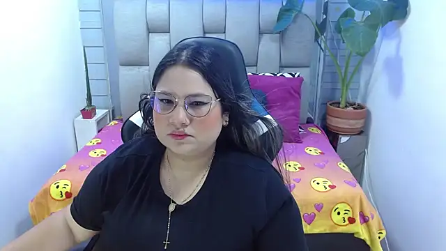 evelin zaens online show from July 5, 2026, 3:33 am