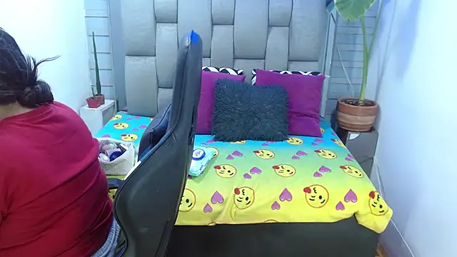 evelin zaens online show from July 21, 2026, 3:30 am
