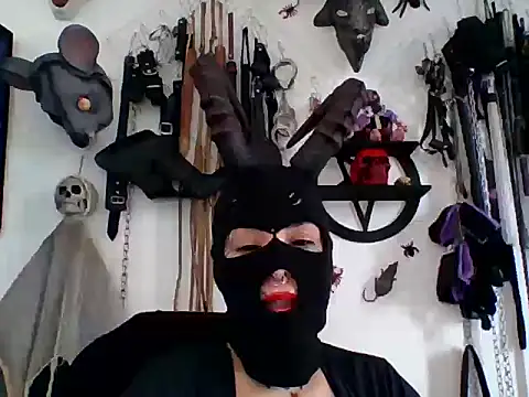 Snapshot of FeticheMacabre chatting on April 25, 2026, 4:15 pm FeticheMacabre online show from April 25, 2026, 4:15 pm