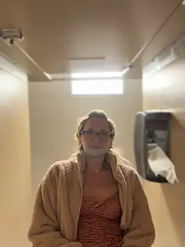 Snapshot of MessyNastyQueen chatting on March 13, 2025, 4:56 pm MessyNastyQueen online show from March 13, 2025, 4:56 pm