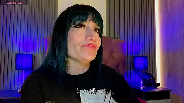 Snapshot of alicia_moom chatting on June 30, 2026, 8:47 am alicia moom online show from June 30, 2026, 8:47 am