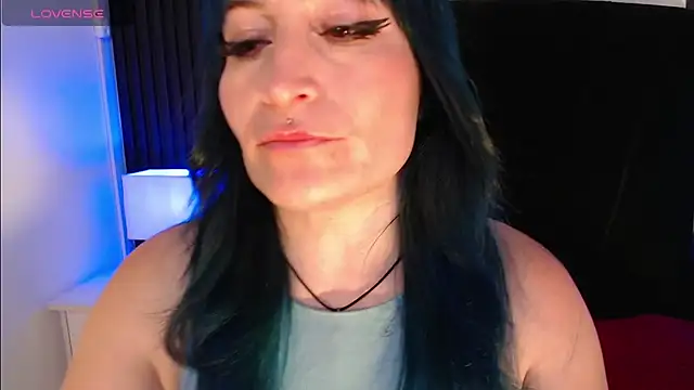 Snapshot of alicia_moom chatting on July 9, 2026, 7:35 pm alicia moom online show from July 9, 2026, 7:35 pm