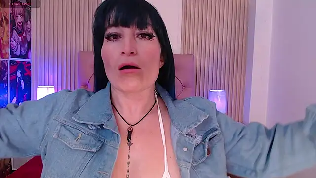 alicia moom online show from June 6, 2026, 7:52 pm