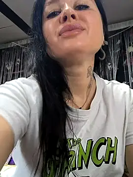 KikiXRed online show from April 22, 2026, 5:14 am