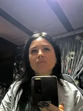 KikiXRed online show from November 18, 2025, 6:00 pm