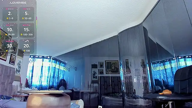 EmmaHills Sex online show from August 6, 2026, 1:28 pm