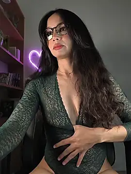 Naughty-Jessie online show from May 3, 2026, 9:18 pm
