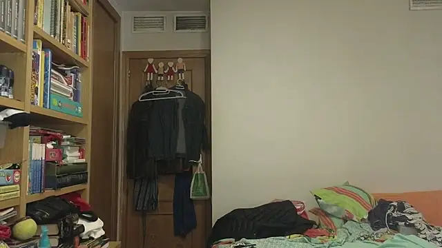 Snapshot of curiosillo83 chatting on July 8, 2026, 2:24 am curiosillo83 online show from July 8, 2026, 2:24 am