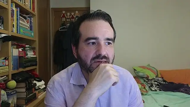 Snapshot of curiosillo83 chatting on July 3, 2026, 3:40 pm curiosillo83 online show from July 3, 2026, 3:40 pm