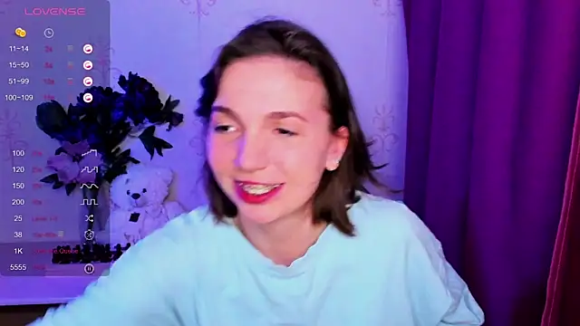 KindHazelHere  online show from February 13, 2026, 8:14 am