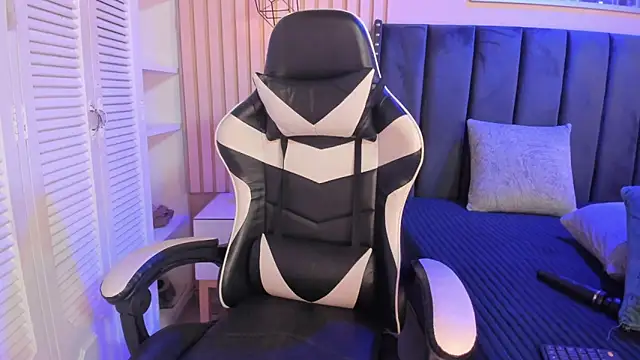 ashlye miller  online show from February 25, 2026, 4:34 am