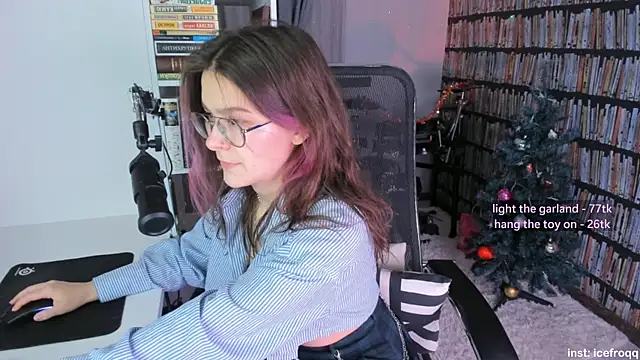 Snapshot of icefroqq chatting on December 30, 2024, 6:05 pm icefroqq online show from December 30, 2024, 6:05 pm