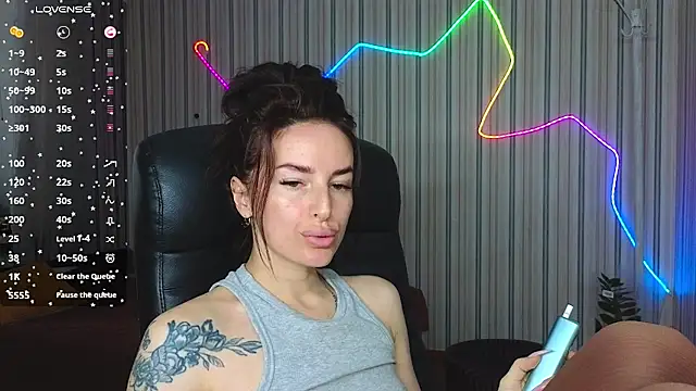 xx adrihanna xx online show from July 28, 2026, 5:04 am