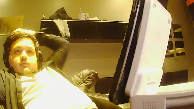 Bebemickey75 online show from December 17, 2025, 5:23 am