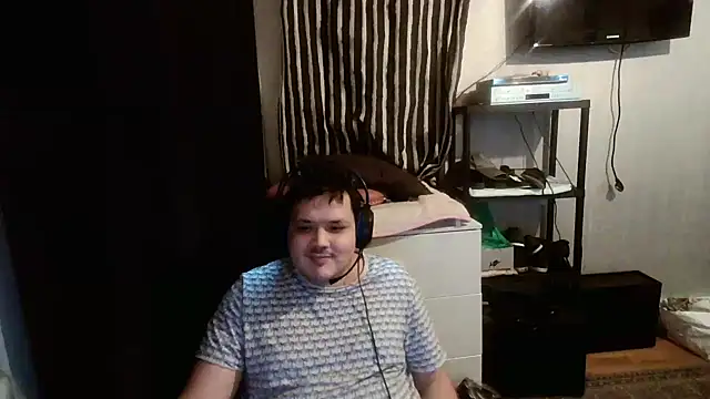 Bebemickey75 online show from February 2, 2025, 8:08 pm